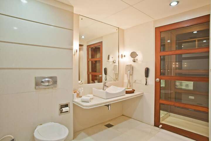 Room 21 of 40