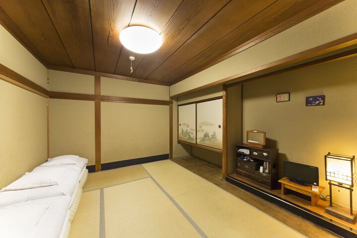 Room 6 of 48