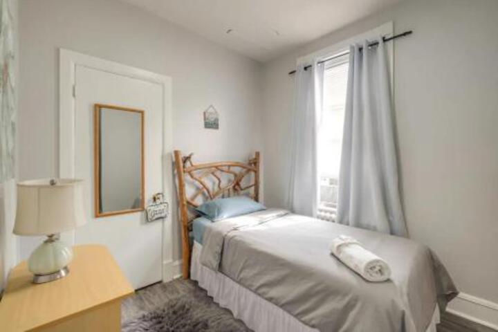 Anacostia 3 Bed Close To National Mall Free Parking in Washington, DC