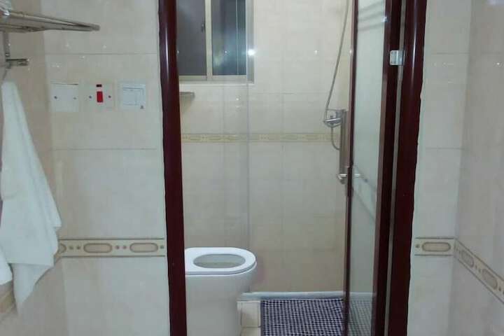 Room 8 of 14