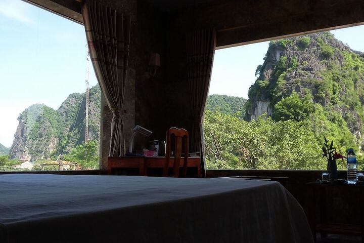 Room 4 of 69