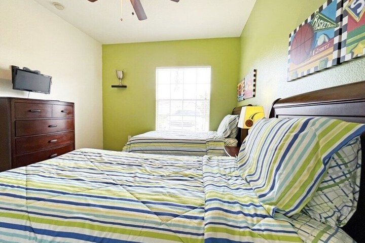 Room 5 of 32