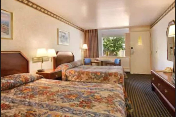 2 Double Beds (1 of 4)