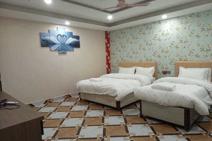 Room 8 of 38