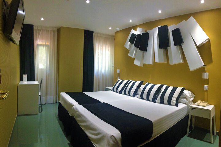 Room 36 of 60