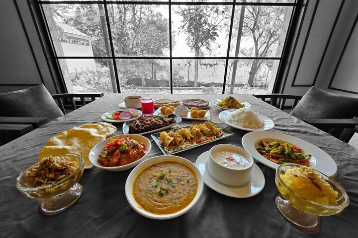 Dining 35 of 49