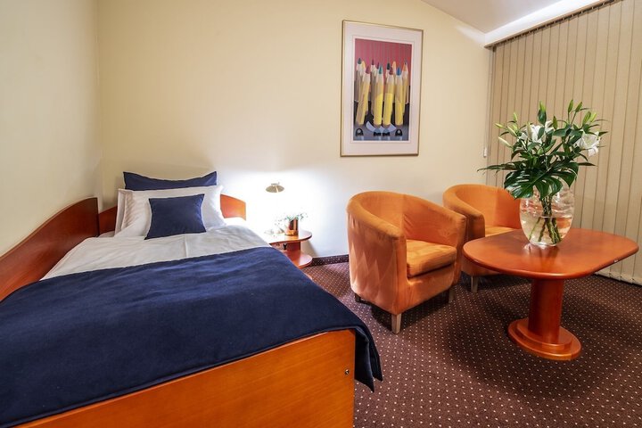 Room 7 of 38