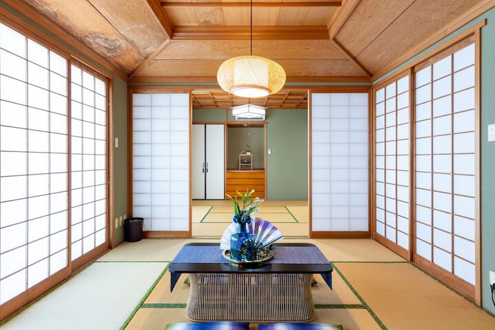Room 2 of 22