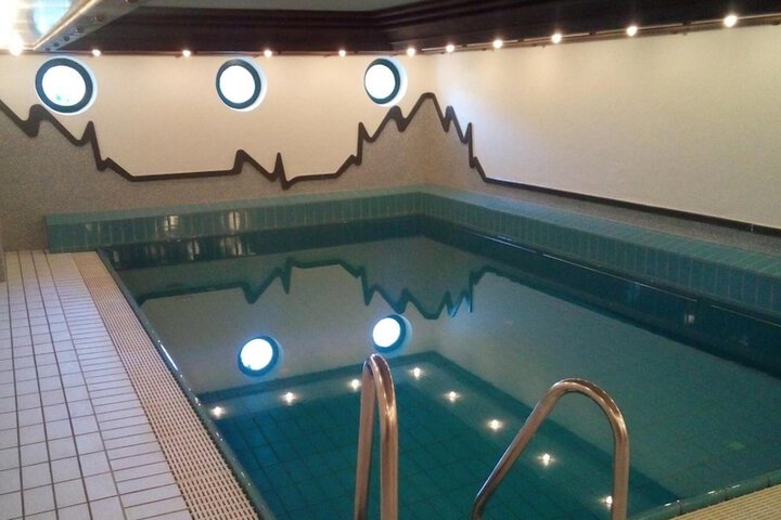 Pool 13 of 34