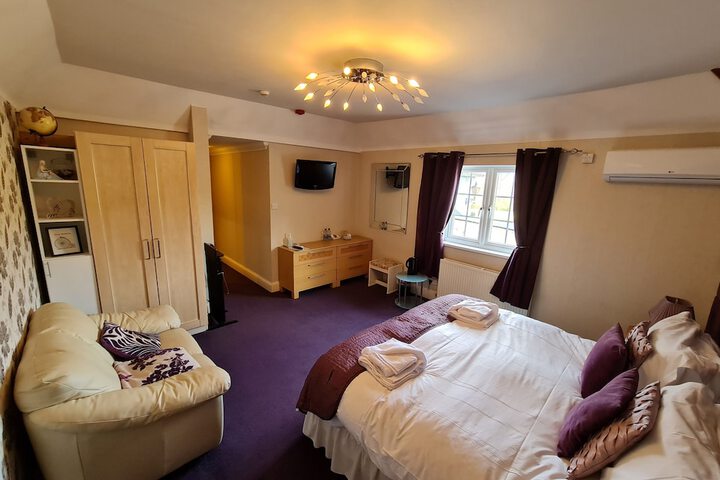 Room 9 of 96