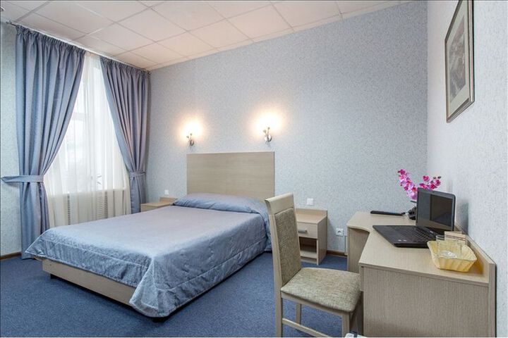 Room 8 of 10
