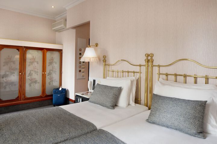 Room 10 of 65