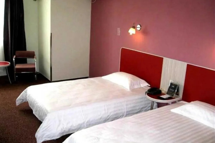 Room 4 of 6