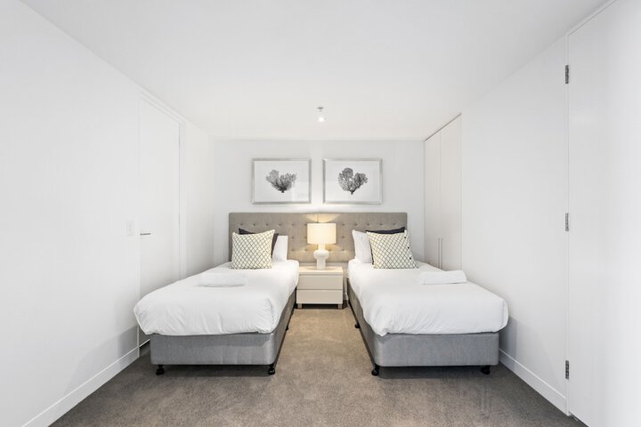 Room 28 of 213