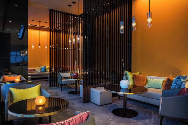Lounge 54 of 85
