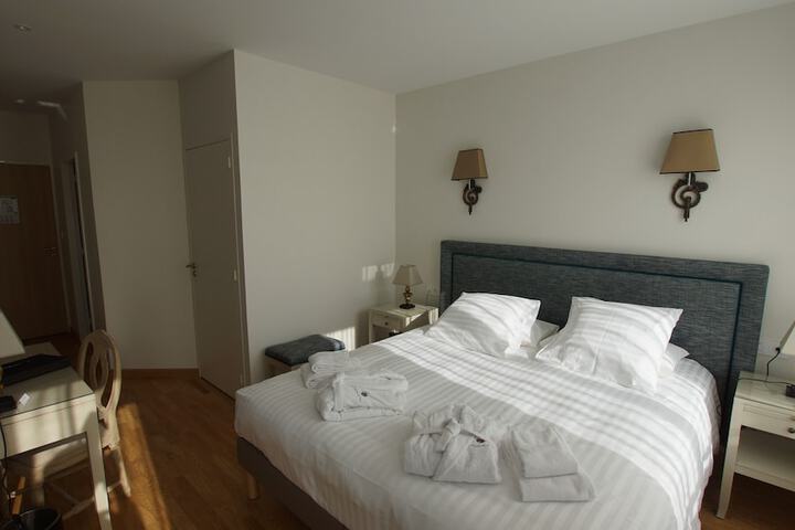 Room 47 of 103