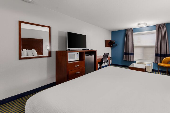 Room 10 of 32