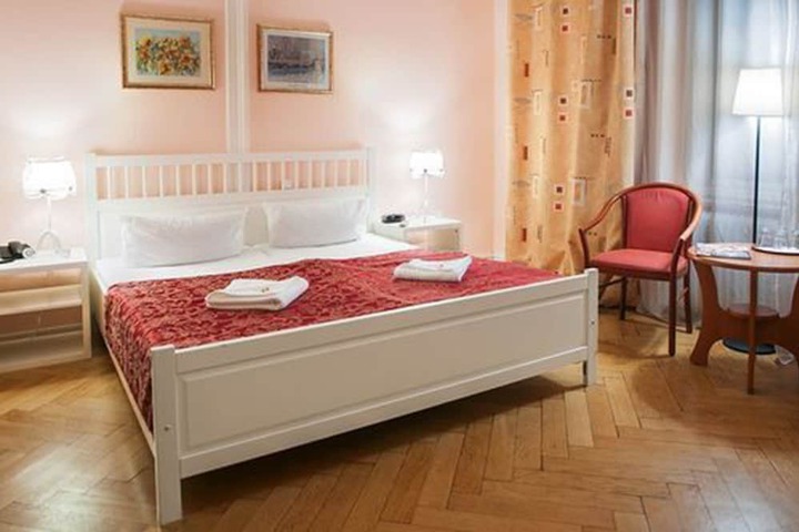 Room 15 of 39