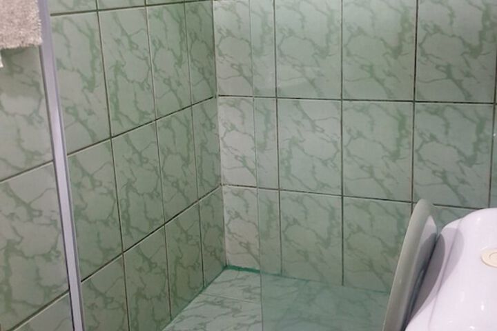 Room 6 of 10