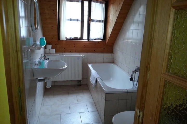 Room 8 of 14
