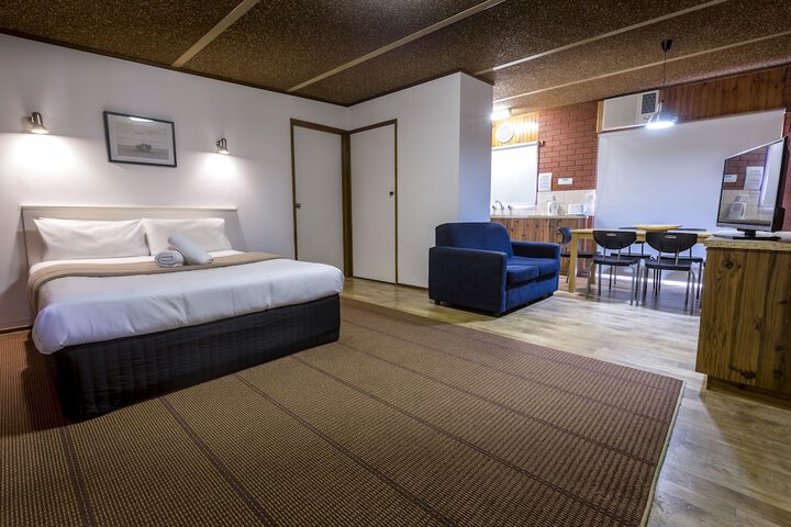 Room 16 of 36