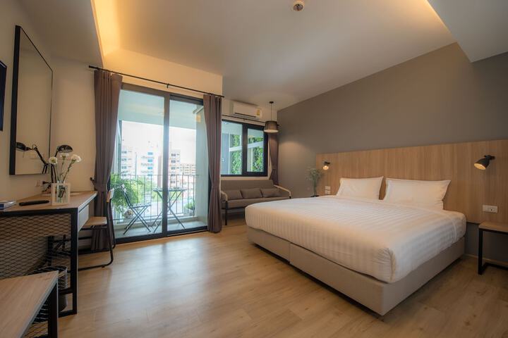 Room 33 of 157