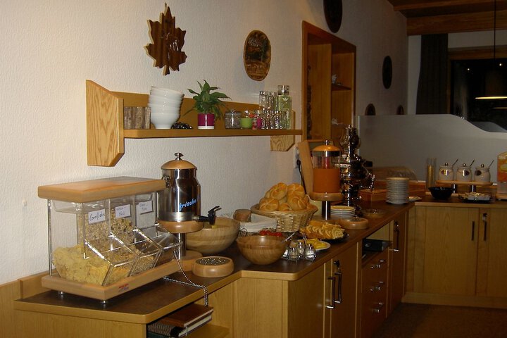 Dining 42 of 50