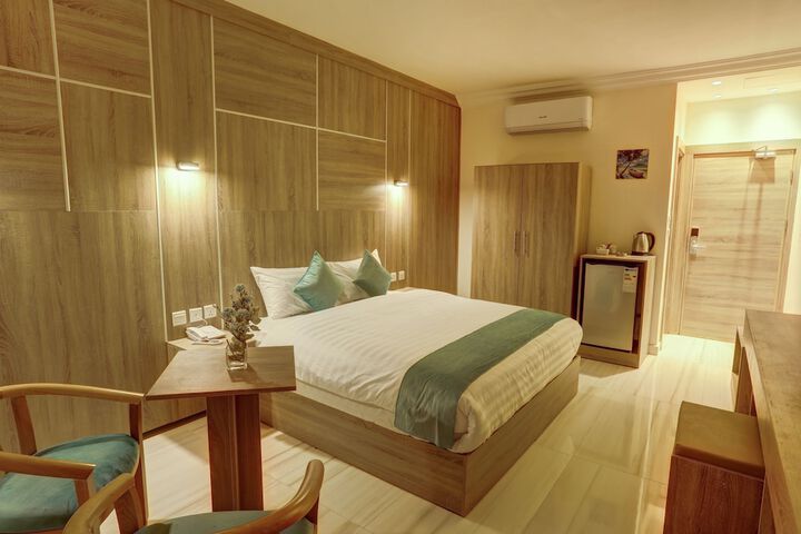 Room 10 of 15