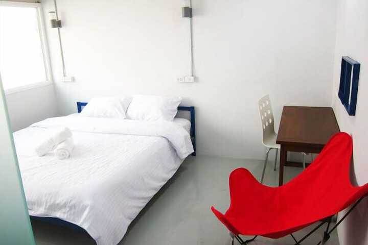 Room 19 of 48