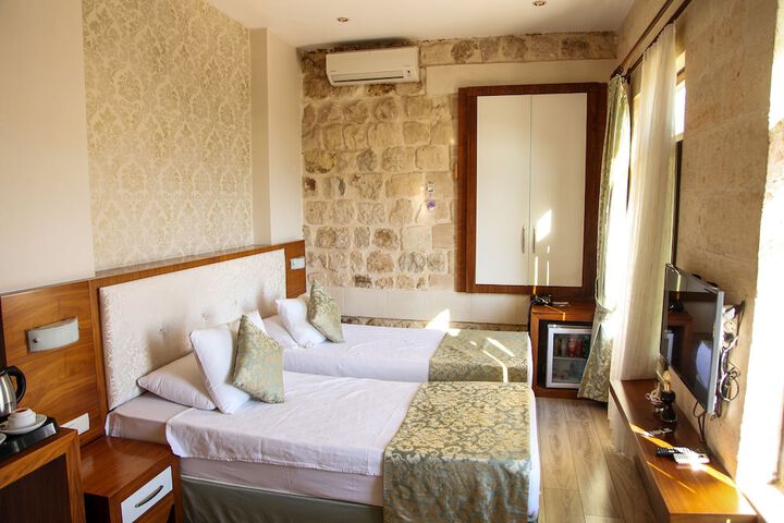 Room 42 of 158