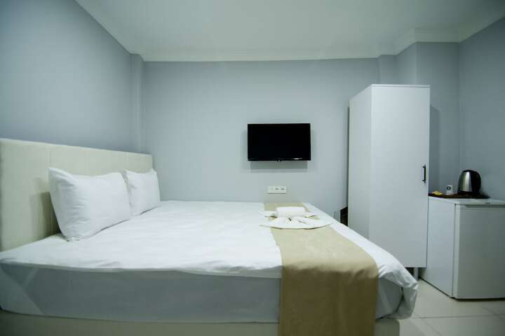 Room 9 of 83