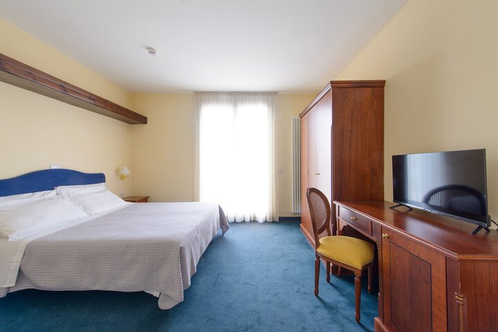 Room 7 of 70