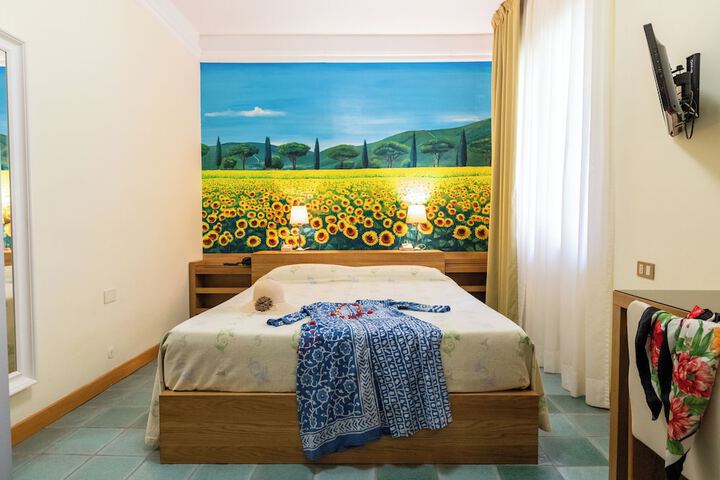 Room 12 of 84