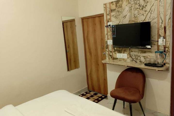 Room 8 of 22