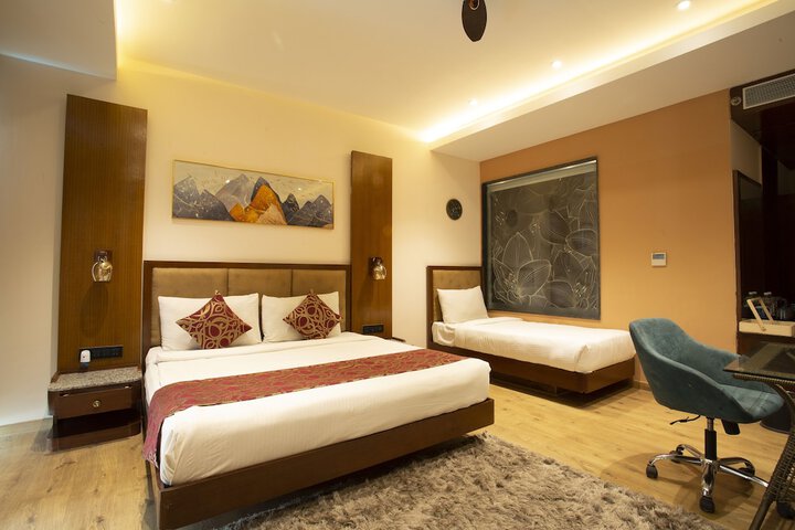 Room 43 of 196