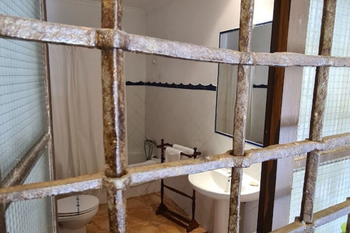 Room 52 of 80