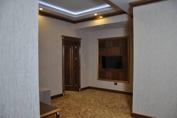 Room 9 of 26