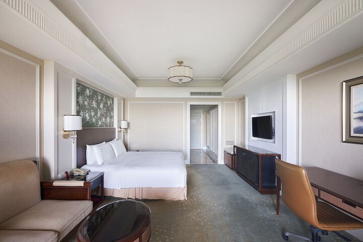 Room 13 of 63