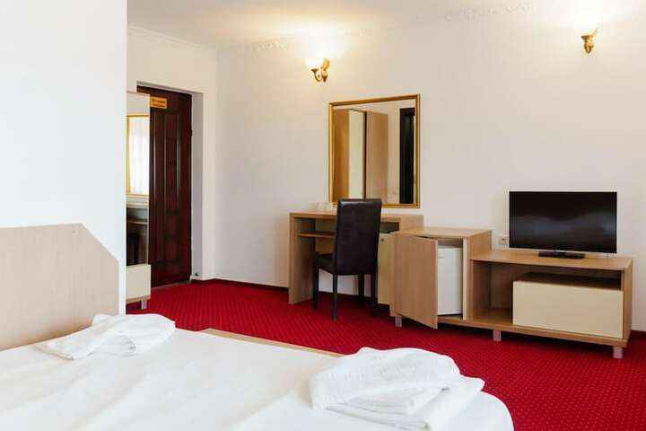Room 42 of 191