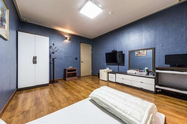 Room 15 of 52