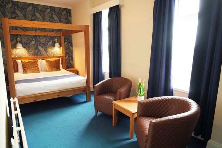 Room 105 of 208
