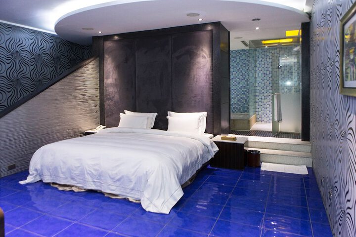 Room 25 of 62