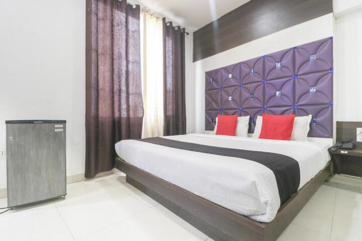OYO 77326 Hotel Royal View