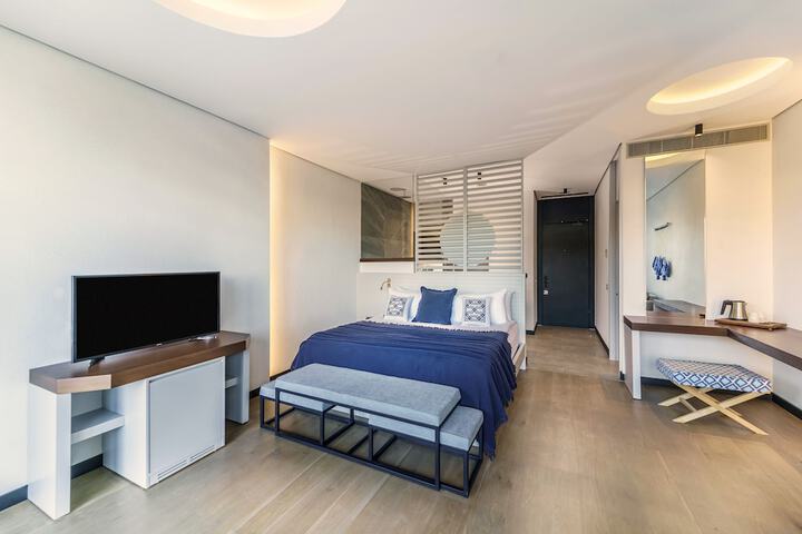 Room 8 of 181