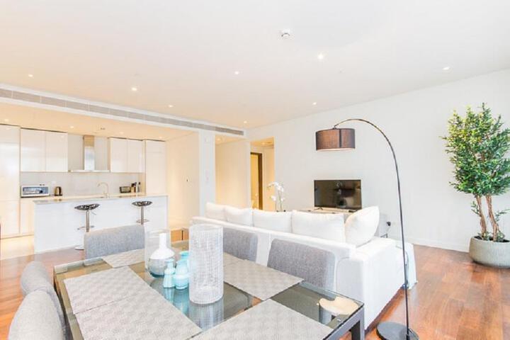 Driven Holiday Homes 1 Bed Apt in Citywalk 12