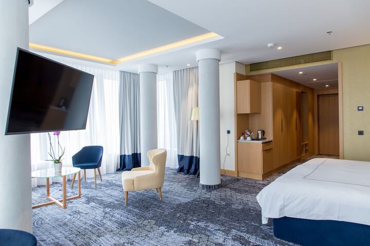 Room 32 of 80