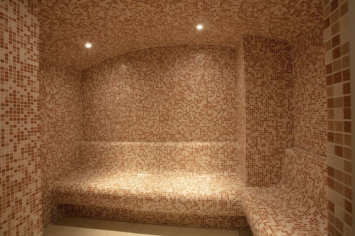 Room 61 of 100
