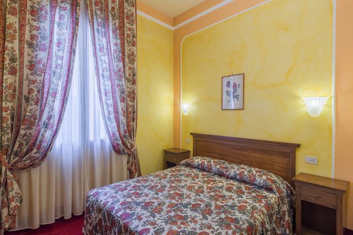 Room 22 of 48