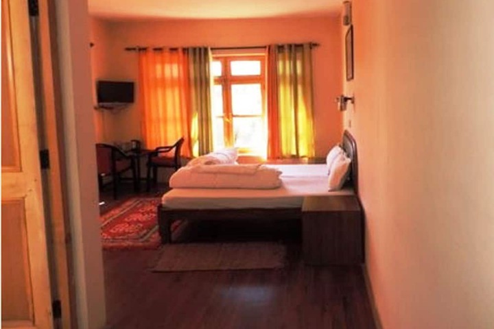 Room 4 of 39
