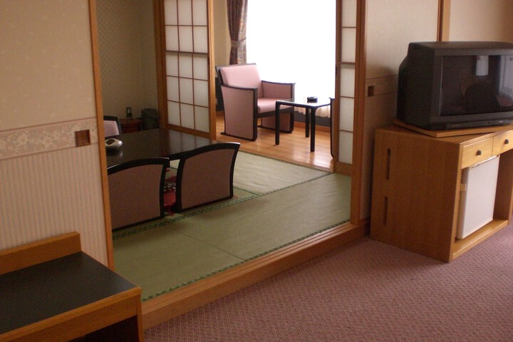 Room 8 of 28